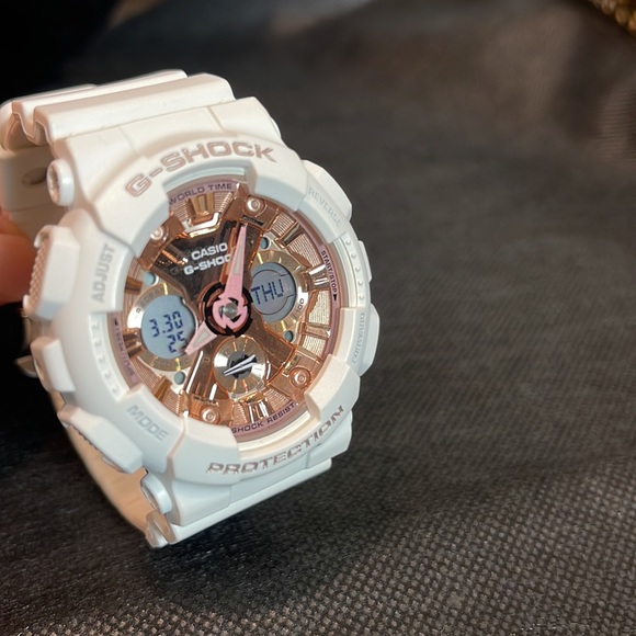 G-Shock GMAS120MF-7A2 White & Rose Gold Watch, used one time in great condition - Picture 6 of 7